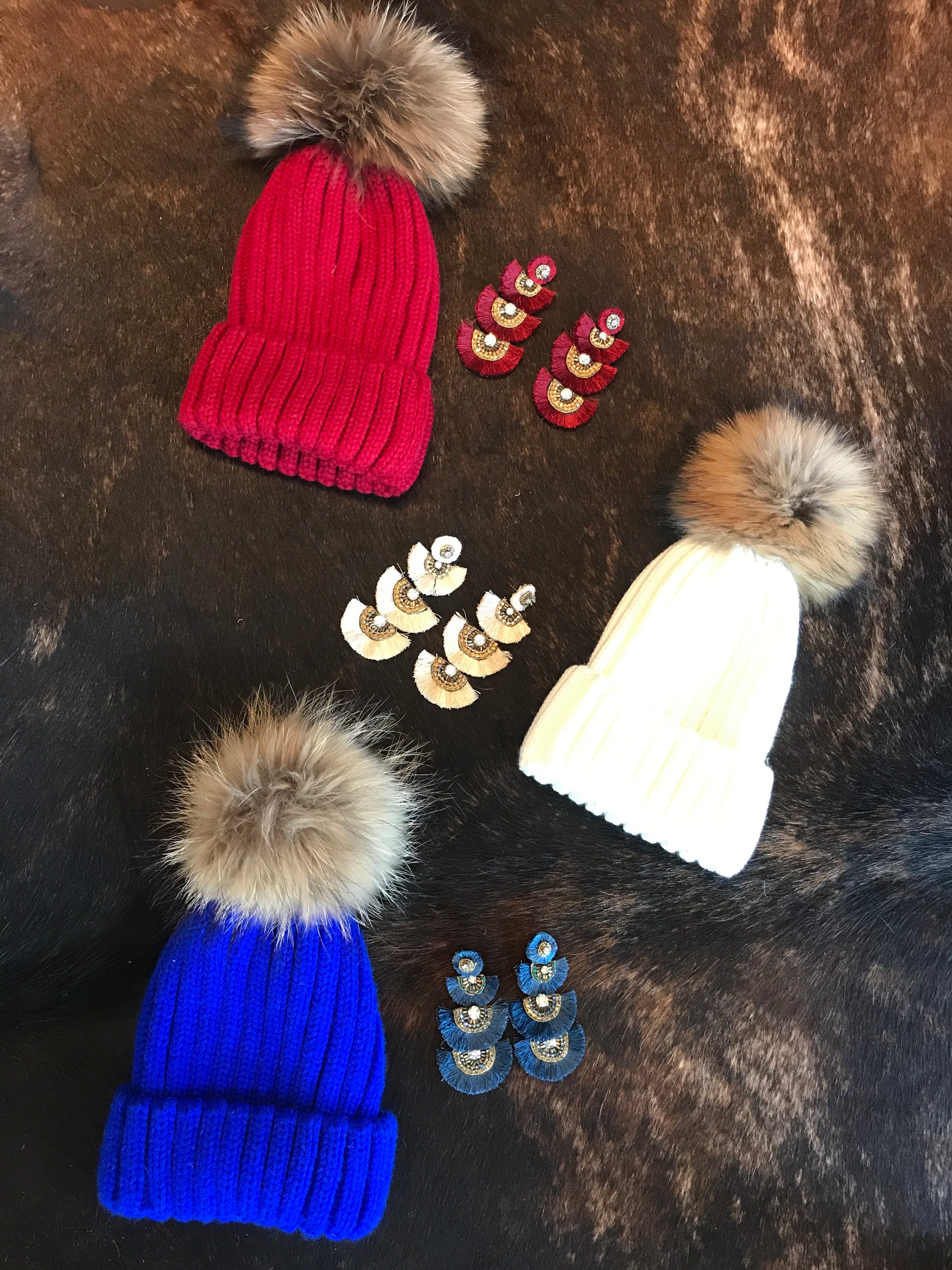 Large Fox Fur Pom Pom Beanies – St. Raine display picture 1